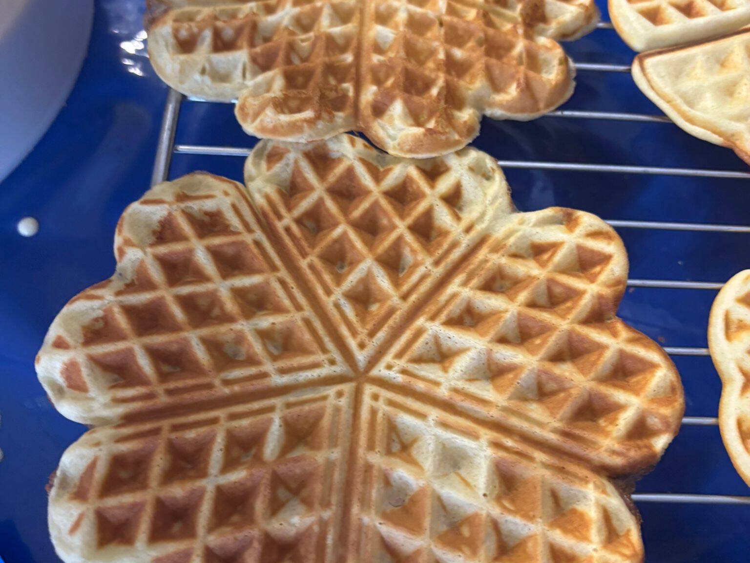 runde Waffeln frisch aus dem Waffeleisen