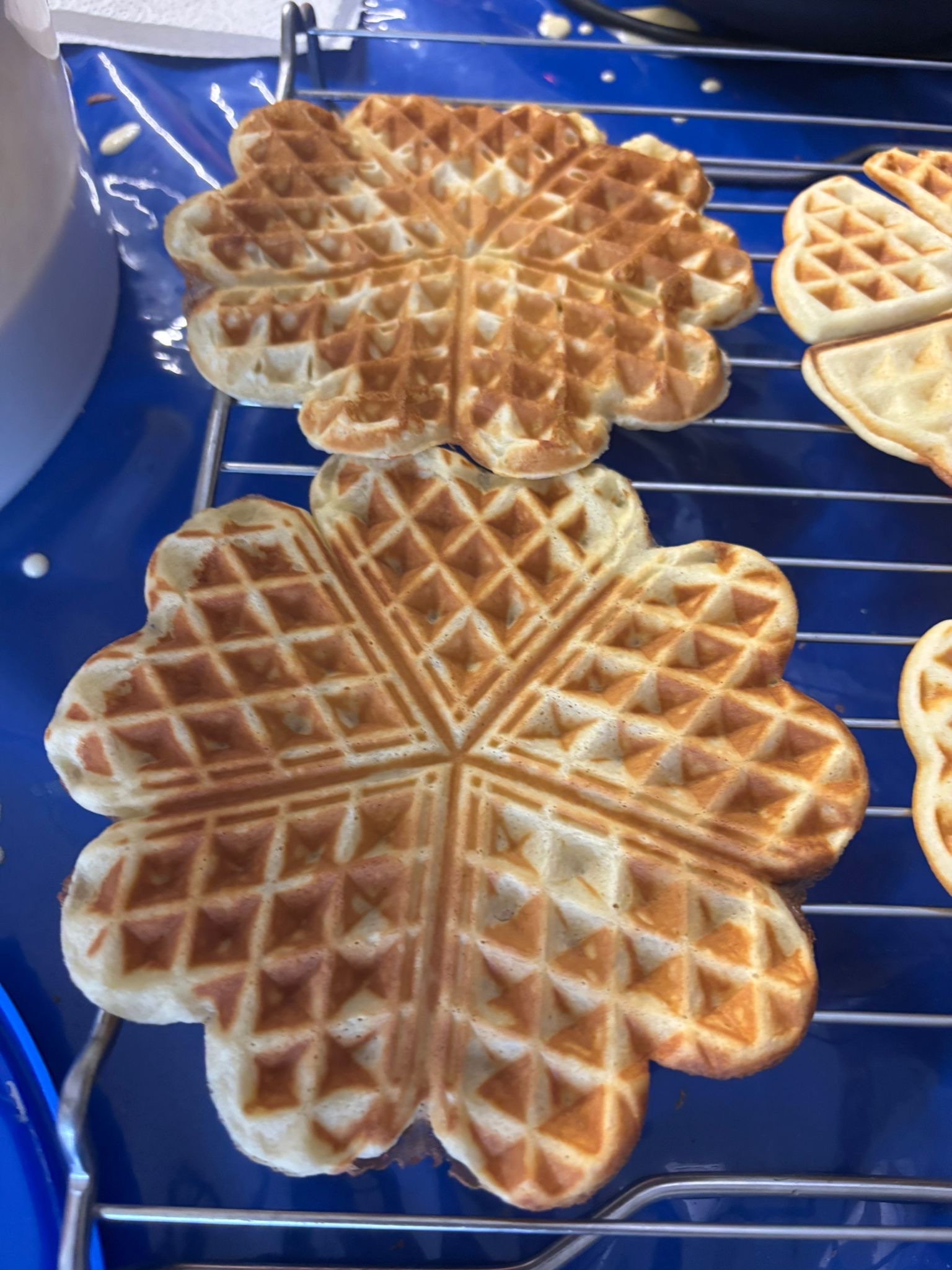 runde Waffeln frisch aus dem Waffeleisen